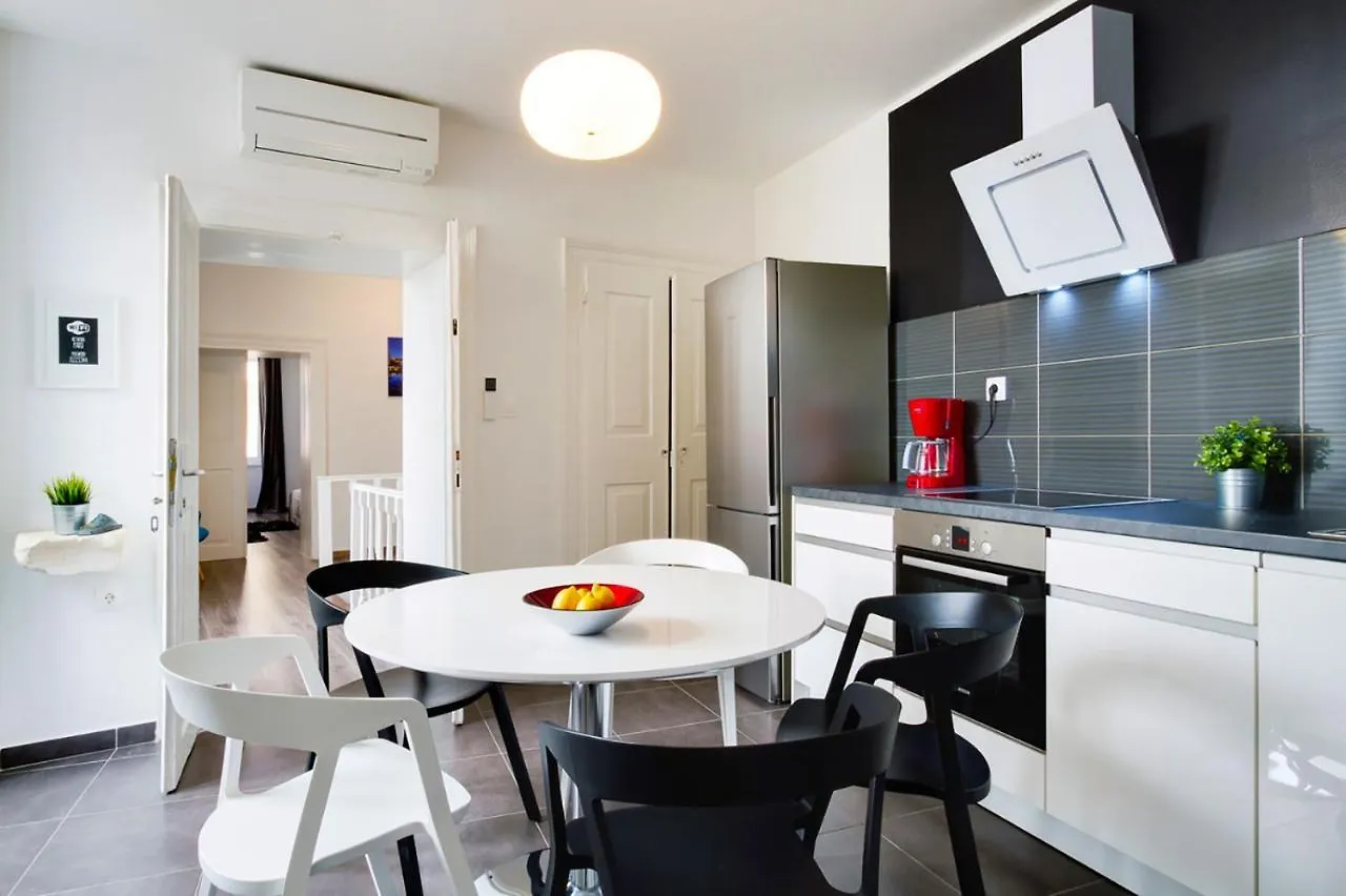 Apartamento Divinity'S - Old Town Center Zadar 0*,